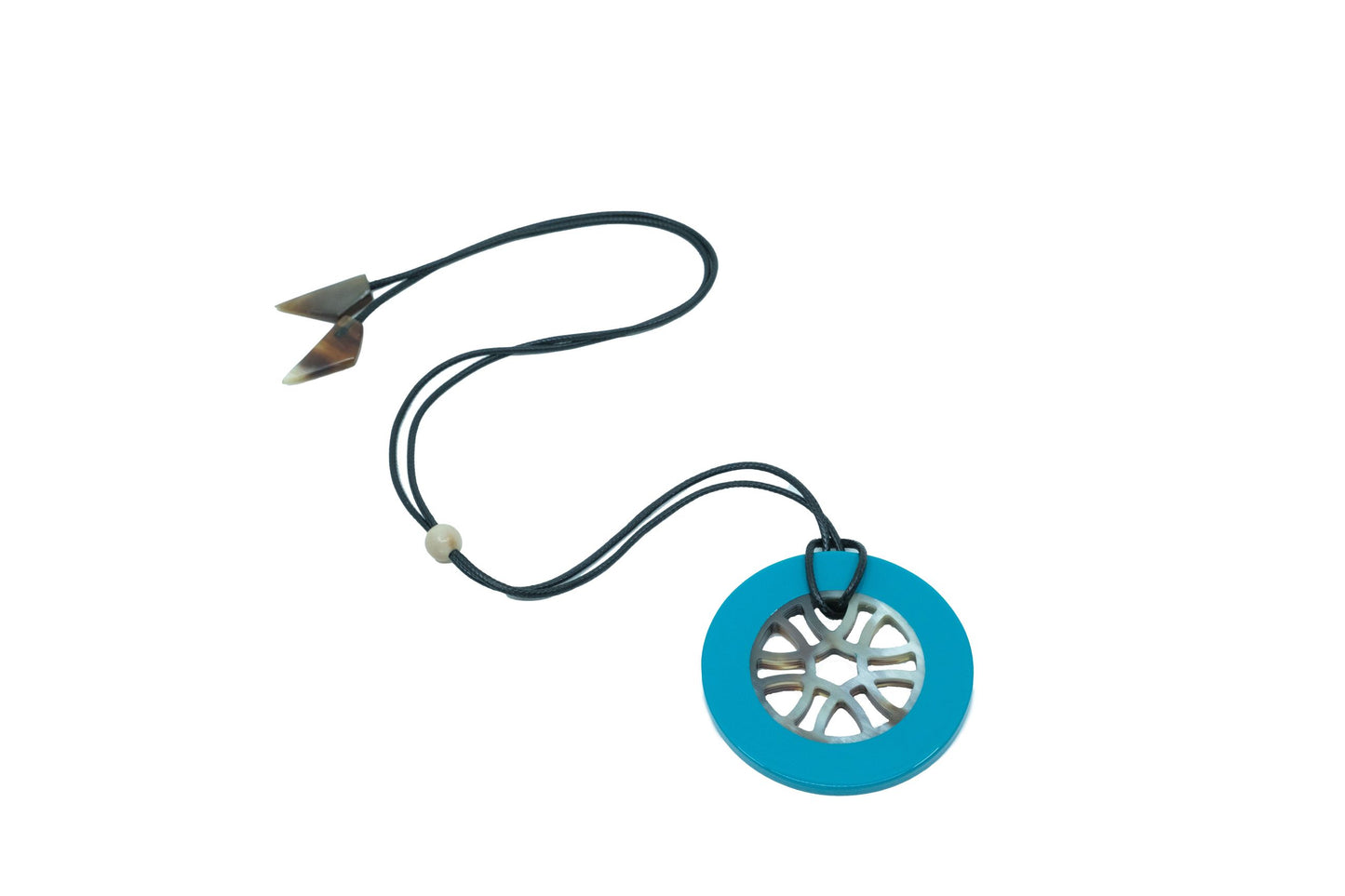 Pendentif rond laqué turquoise et corne naturelle