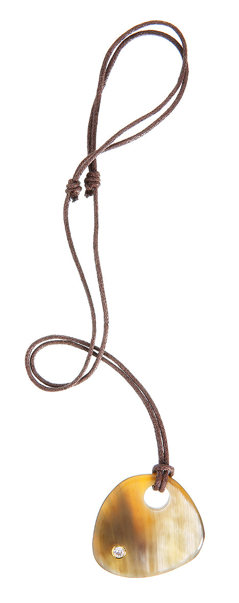 Pendentif en corne