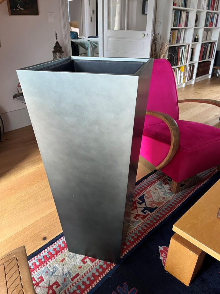 Pot en résine laqué