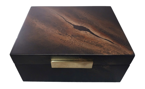 Boite en bois laqué marron glaçé