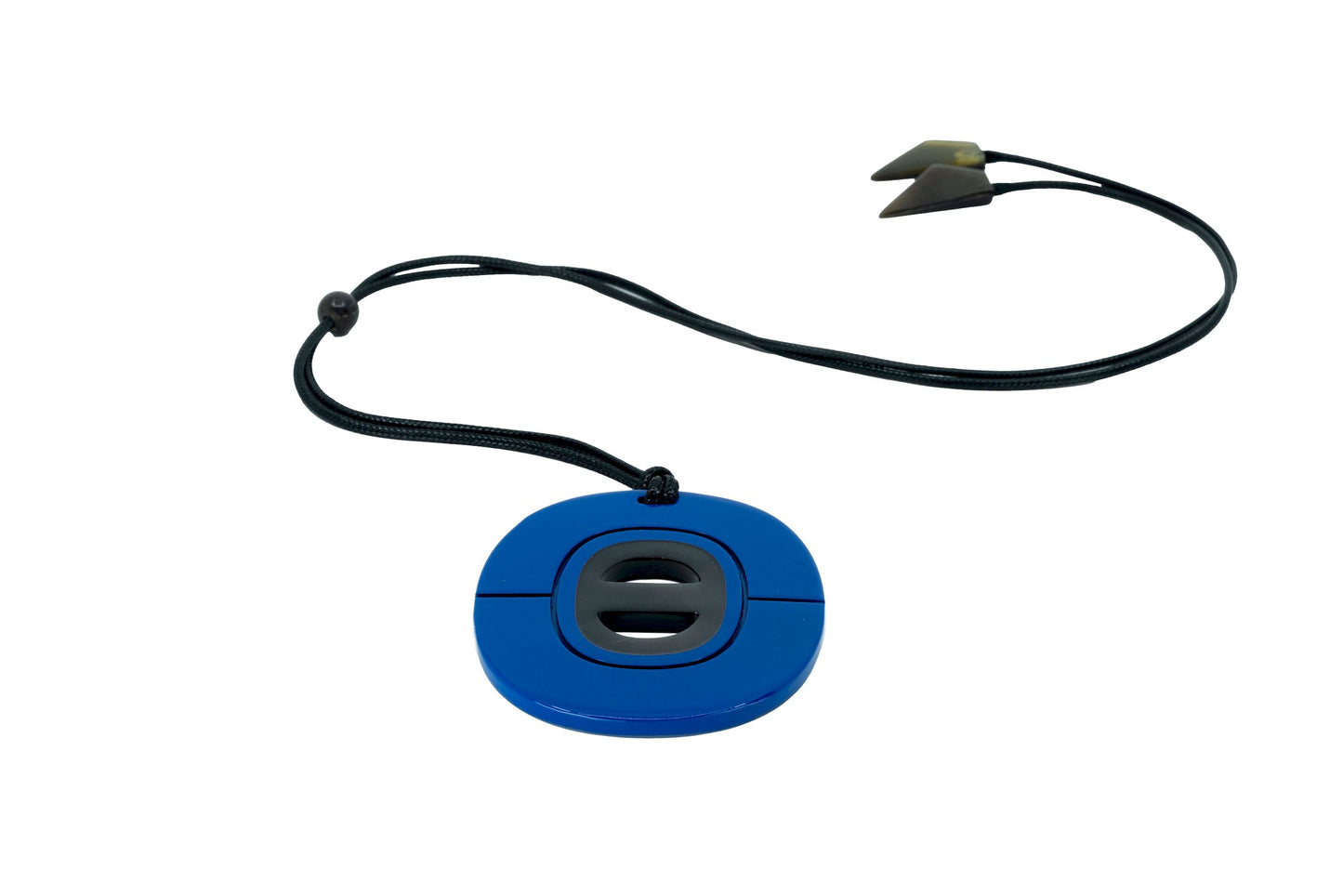 Pendentif  oval en corne laqué