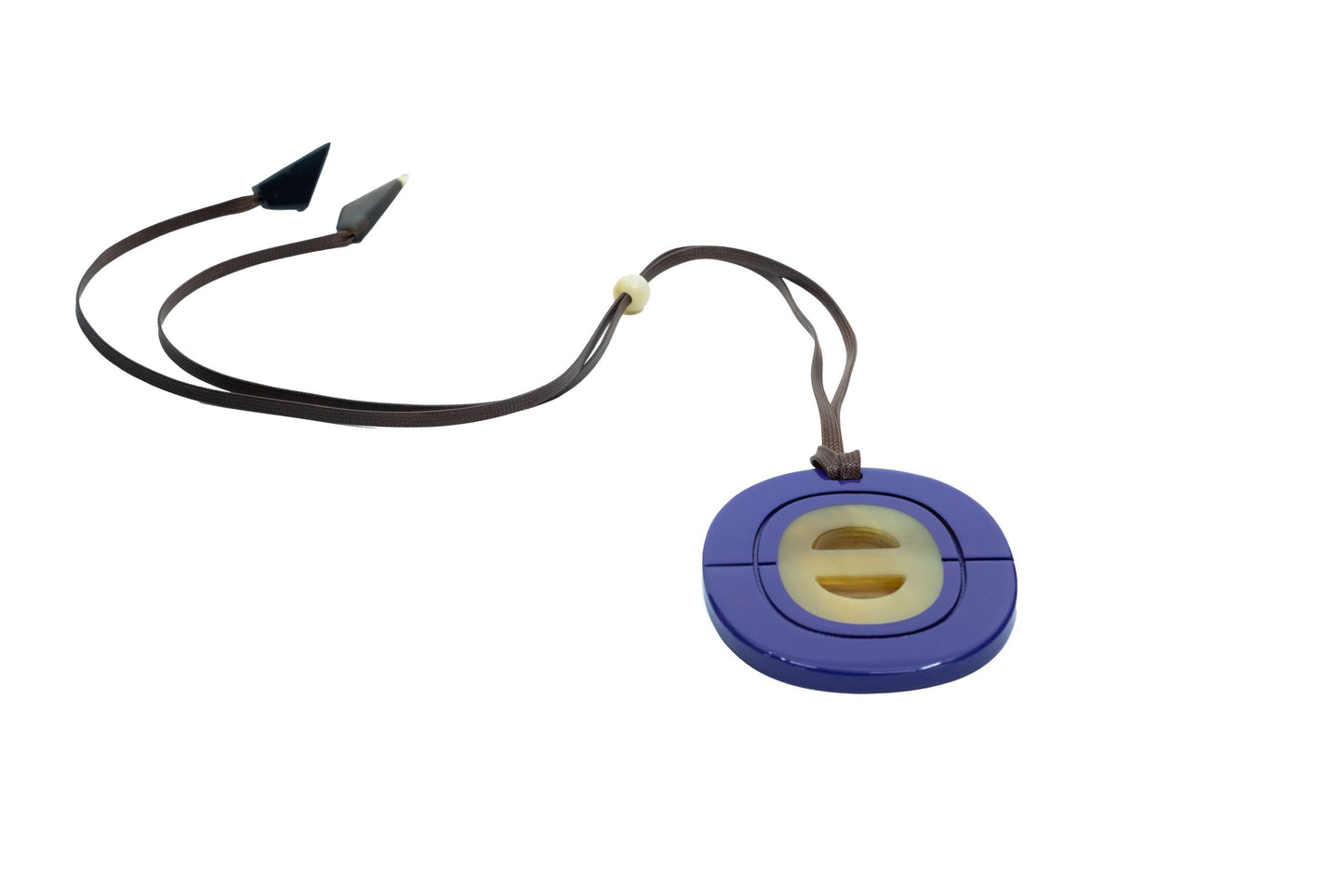 Pendentif  oval en corne laqué